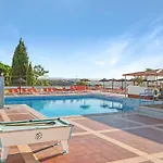 Bnb Homes Jardim Cozy Apartment With 2 Swimming Pools Near The Old Town