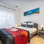 #228 Garrett Flats By Home Holidays