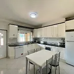 Casa De Familia By Calyferias