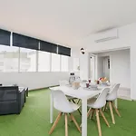 Central Apartment By Ocvillas