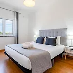 Sunny 3Bdr Apt With Pool In Ferreiras By Lovelystay