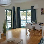 Stunning Apartment With Marina Views