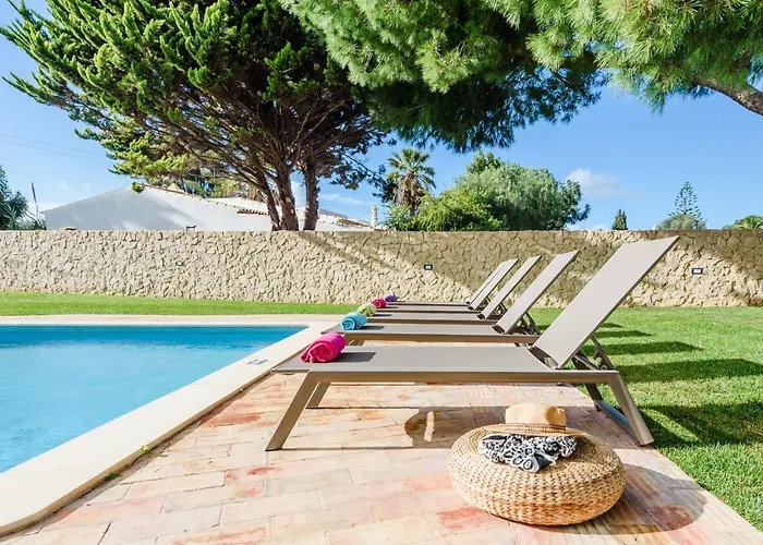 Villa Protea - 5 Bedroom, Beach, Air-Con, Wifi