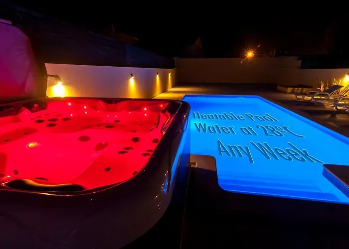 Villa Aqua-Jacuzzi-Heatable Pool-Sauna-Gym-Snooker