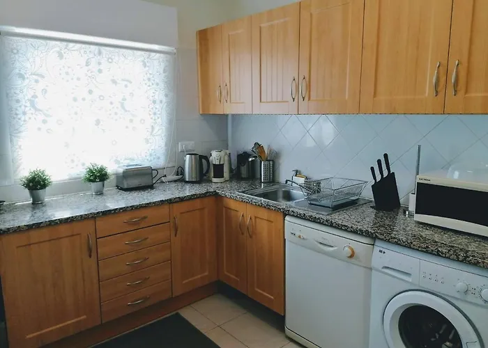 Bel Appartement 2 Chambres Au Coeur D\'Albufeira, Proche De La Magnifique Plage De Oura Et Des Loisirs