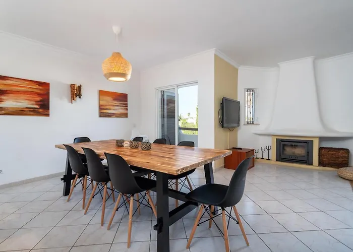 Albufeira Sunny Home For Families