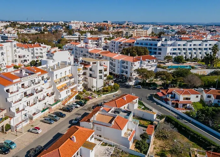 Typical T2 In Albufeira W/ Balcony By Lovelystay