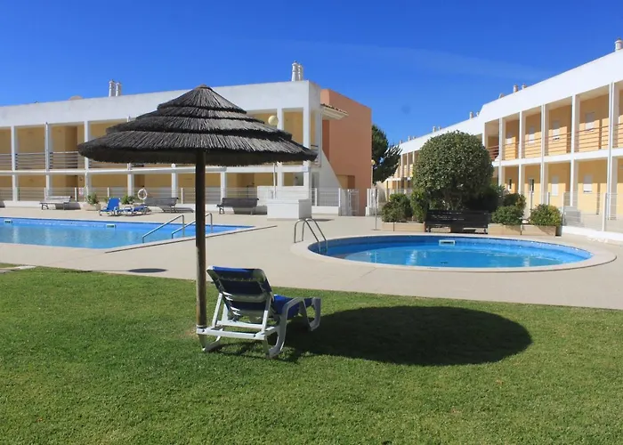 Pool&Beach in Encosta de São José