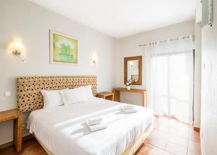 #099 T1 Calicos By Home Holidays