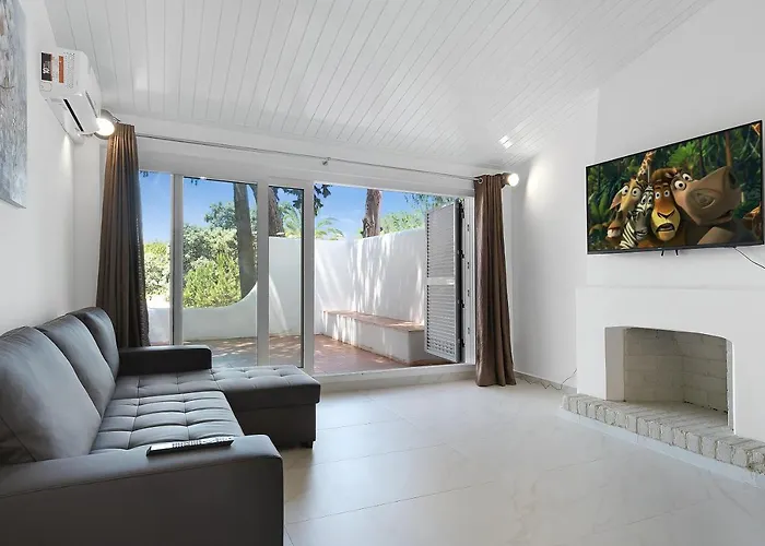 Pool Side Villa Zara