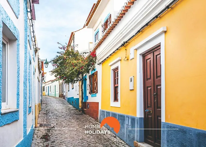 #005 Foxy B By Home Holidays