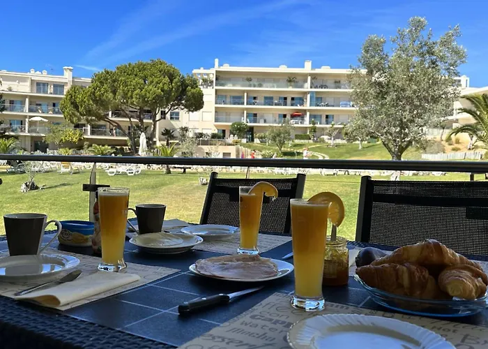 Charmant Appartement A 1Km De La Plage, Avec Piscine A Albufeira