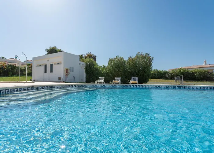 Bnb Homes Luxurious Apartment With 2 Bedrooms, Swimming Pool & Patio