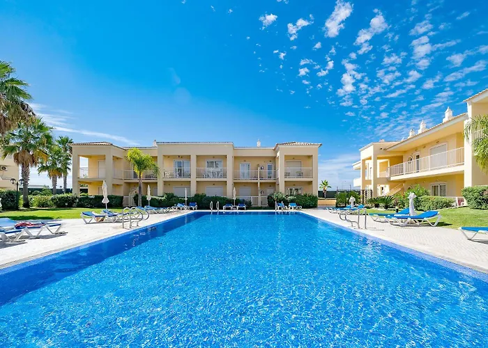 Albufeira Palm Tree With Pool By Homing