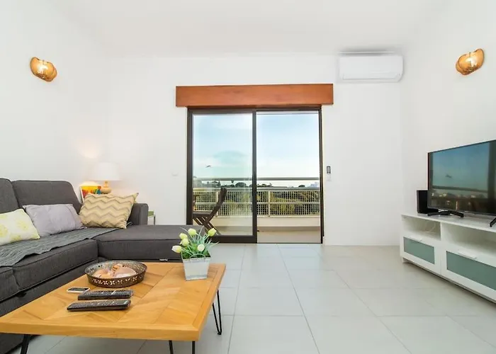 Central Apartment - Pool And Sea View & Albufeira Center
