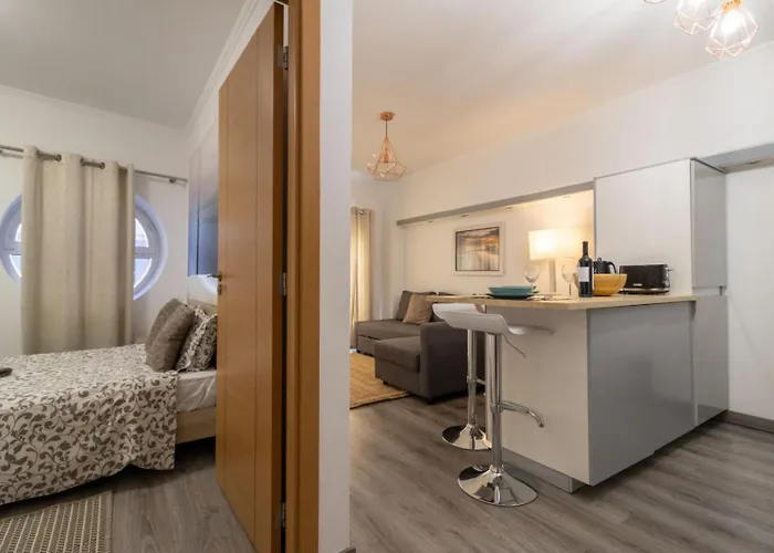 Cozy Flat Near Oura Beach