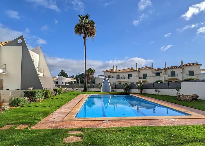 Villa Quintaloes, 5 Mins From Old Town Albufeira