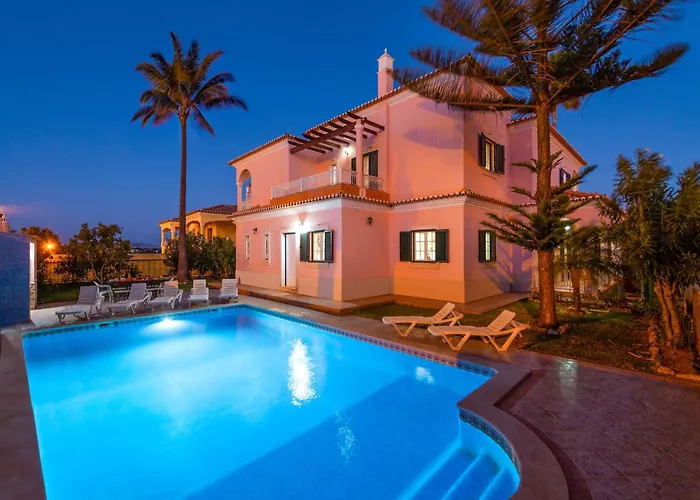 Stunning 4-Bed Villa In Albufeira