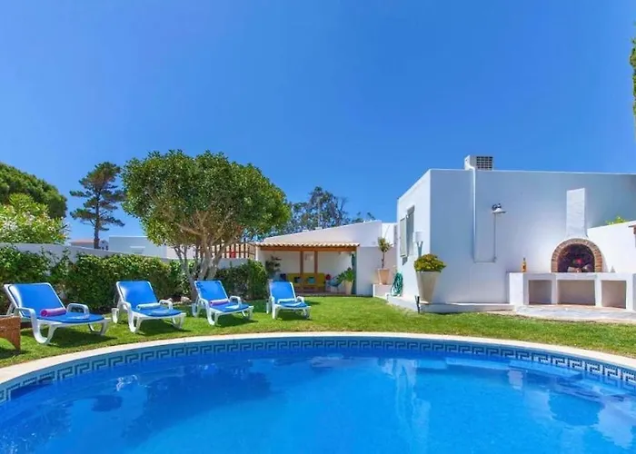 Villa Lori, Pool, 5 Min Drive To Beach In Albufeira