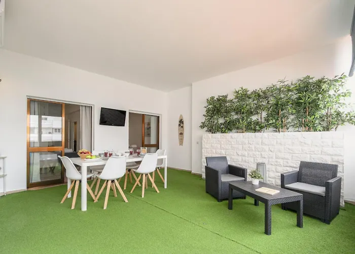 Central Apartment By Ocvillas