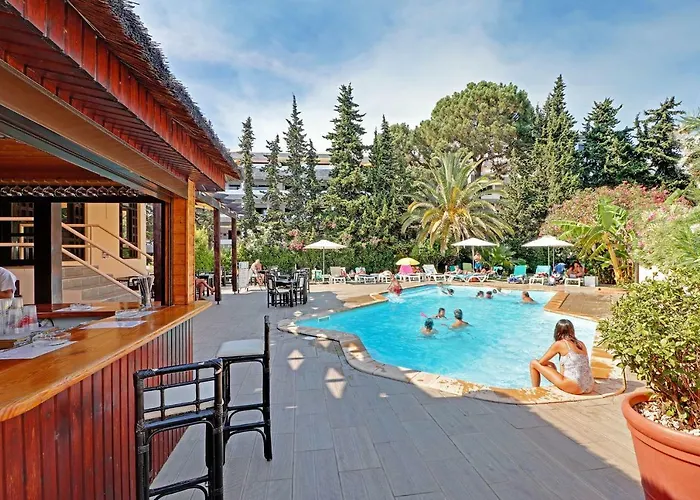 Albufeira Typical With Pool By Homing
