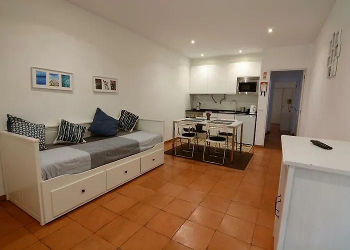 Charmosous Flat