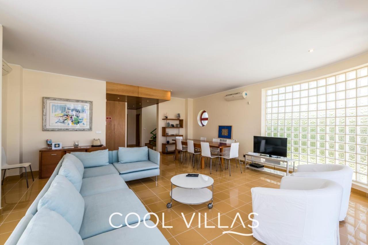 Acquamarina - 5 Bedroom, Water Front *