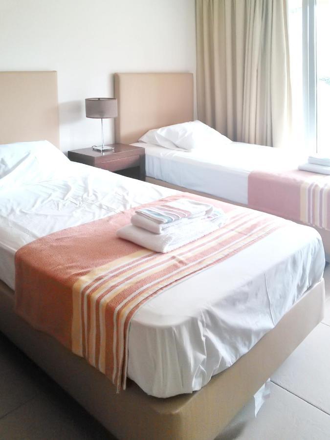 2 Bedrooms At 500 M Away From The Beach With Shared Pool Furnished Balcony And Wifi * Albufeira