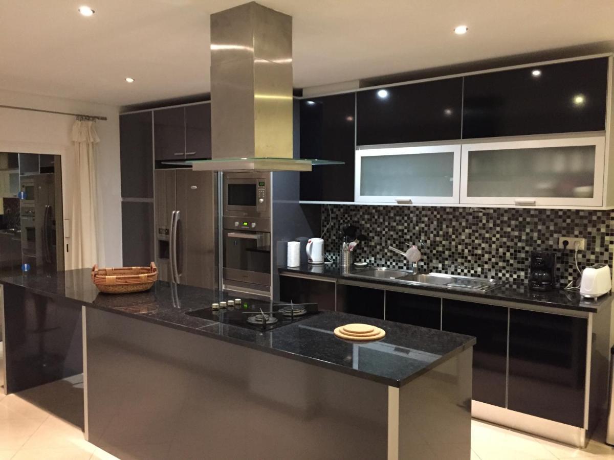 Full Private 300sqm Jacuzzi Heated Pool Ideal & Quiet Location Villa