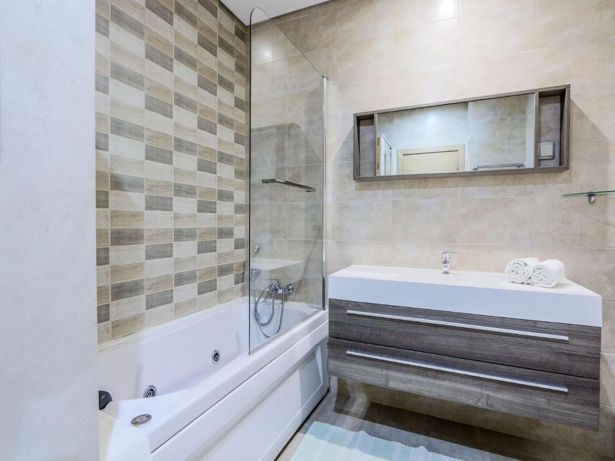 Villa V4, Jardins Branqueira3 Near Beach, *