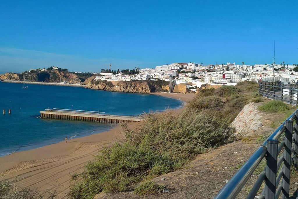 Caporizon Magnifique Vue Mer Et Piscine Plein Centre * Albufeira