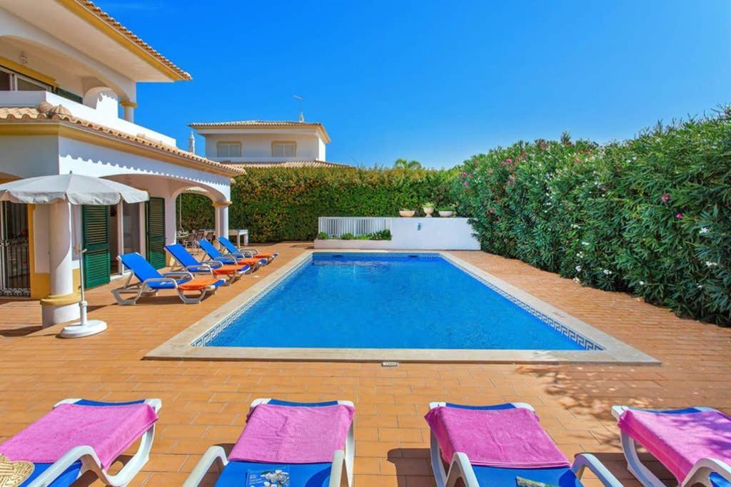 White Sands - Private Oasis, Heated Pool, Beaches & Strip Nearby Villa Albufeira