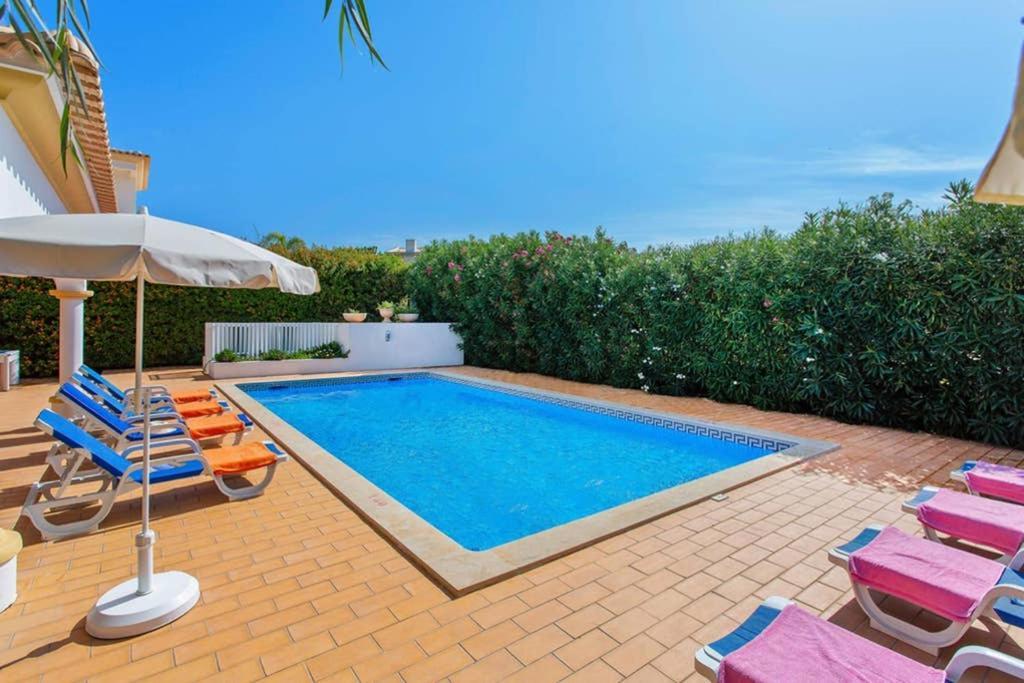 White Sands - Private Oasis, Heated Pool, Beaches & Strip Nearby *