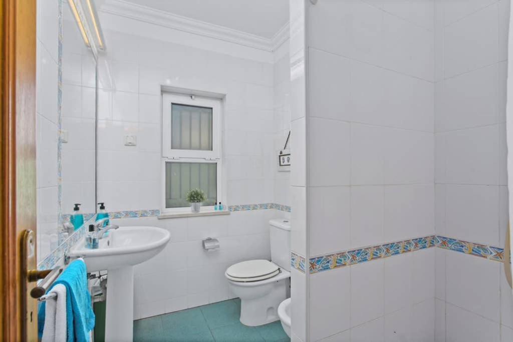 White Sands - Private Oasis, Heated Pool, Beaches & Strip Nearby Albufeira