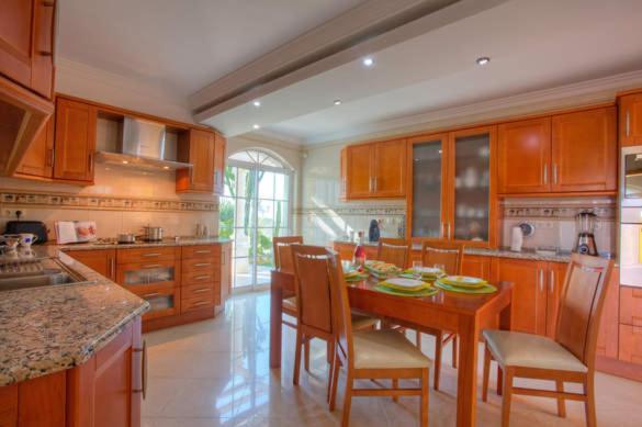 Catarina Villa *