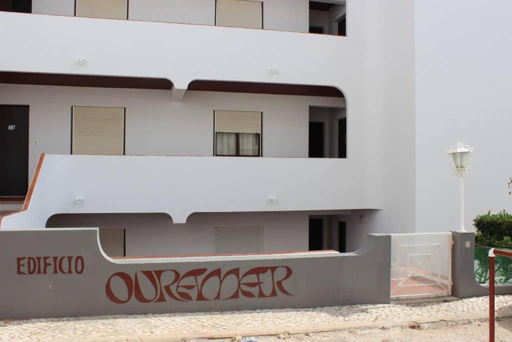 A Dois Passos Da
