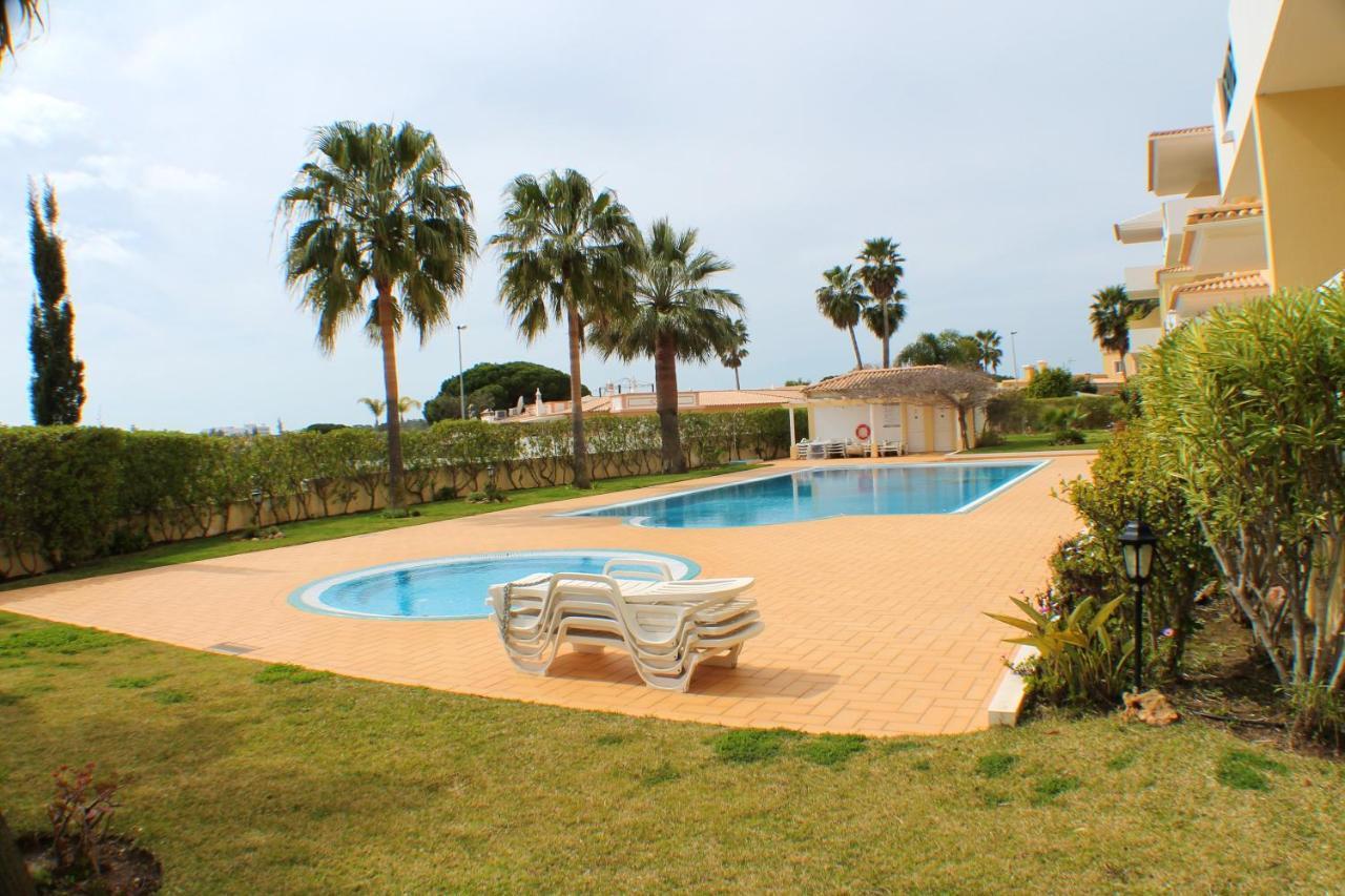 2 Bedrooms With Shared Pool Enclosed Garden And Wifi At 5 Km Away From The Apartment *
