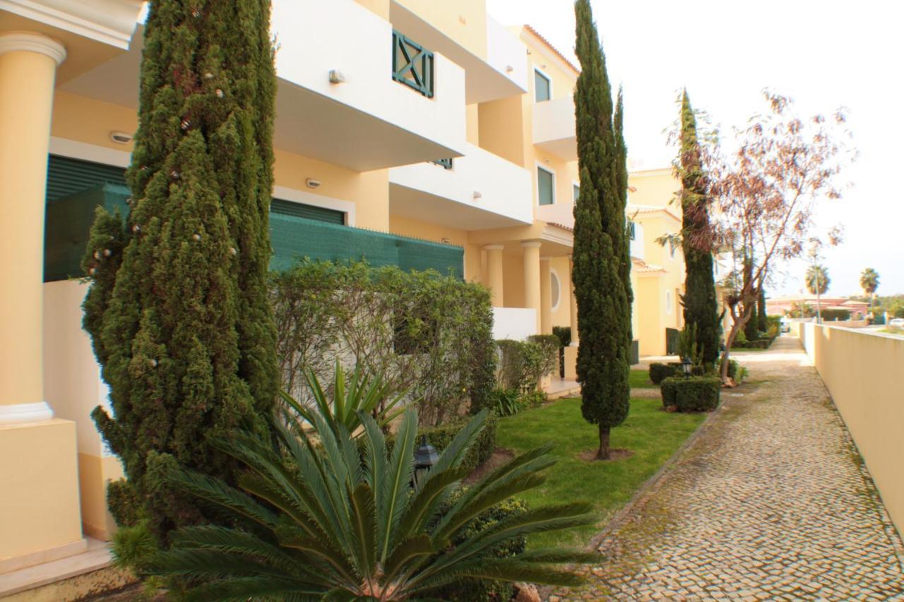 Apartment 2 Bedrooms With Shared Pool Enclosed Garden And Wifi At 5 Km Away From The *