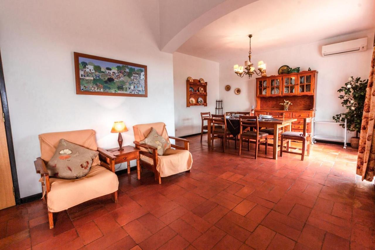 Villa 300m From - By Algarkasa