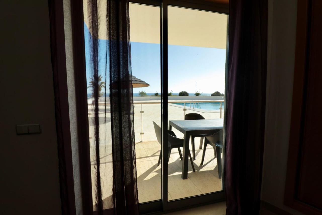 Apartment Olhos De Agua 1br With Pool, Ac And Free Parking *