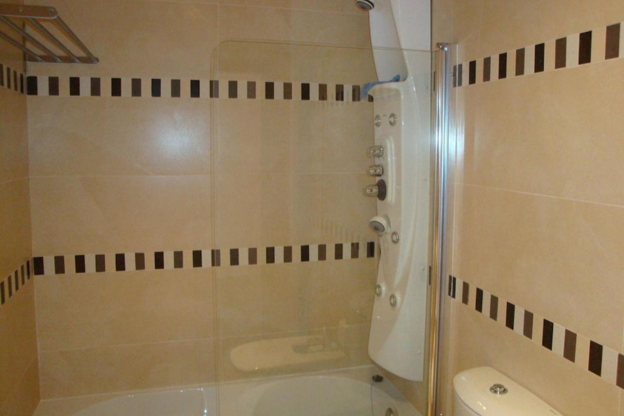 Olhos De Agua 1br With Pool, Ac And Free Parking *