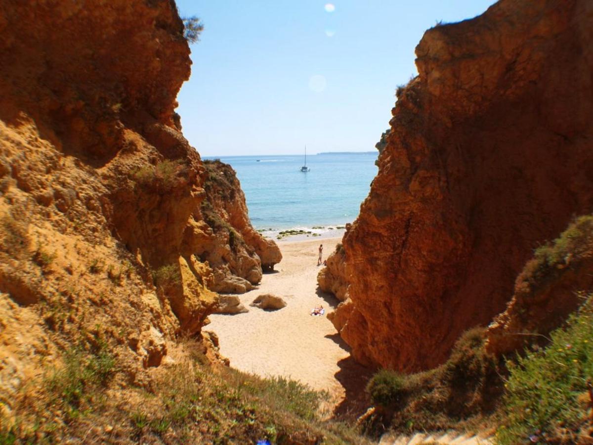 3 Bedrooms At 700 M Away From The Beach With View Terrace And Wifi Albufeira