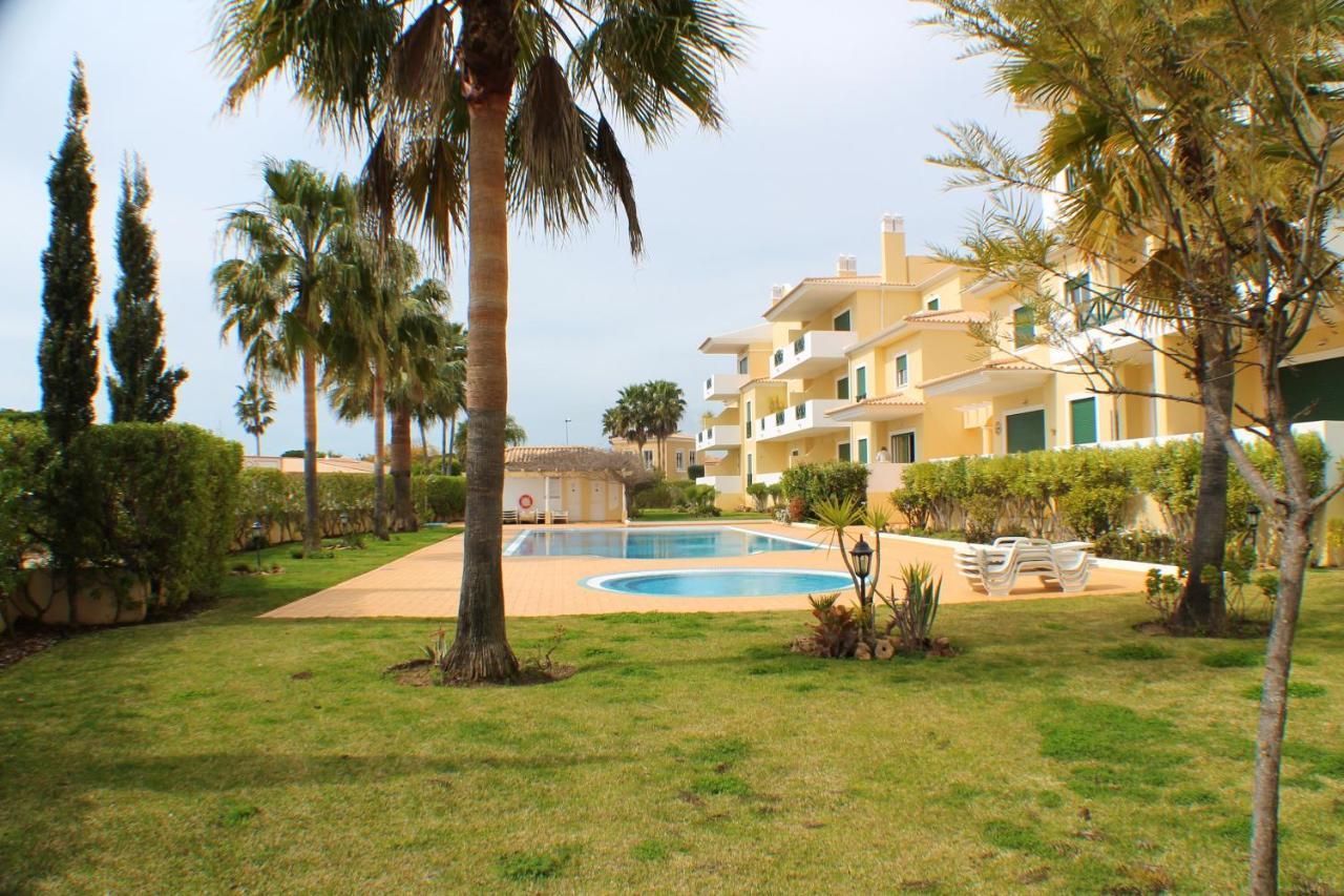 2 Bedrooms With Shared Pool Enclosed Garden And Wifi At 5 Km Away From The Apartment Albufeira