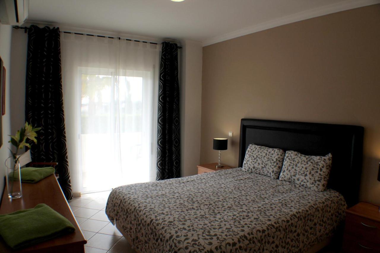 2 Bedrooms With Shared Pool Enclosed Garden And Wifi At 5 Km Away From The * Albufeira