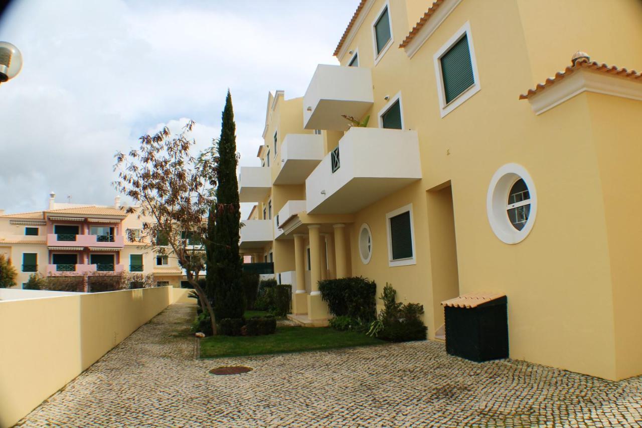 2 Bedrooms With Shared Pool Enclosed Garden And Wifi At 5 Km Away From The *