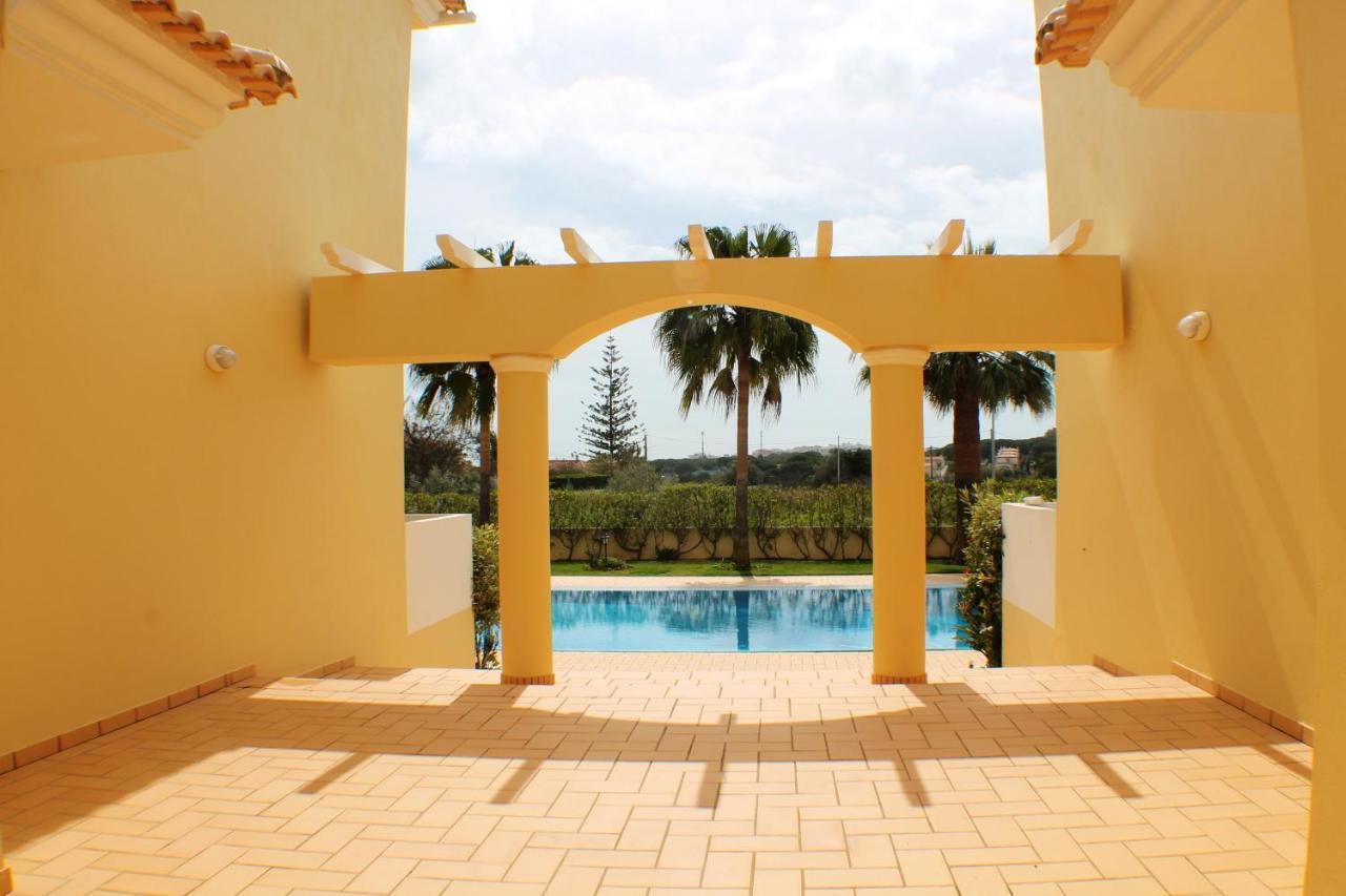 2 Bedrooms With Shared Pool Enclosed Garden And Wifi At 5 Km Away From The Albufeira