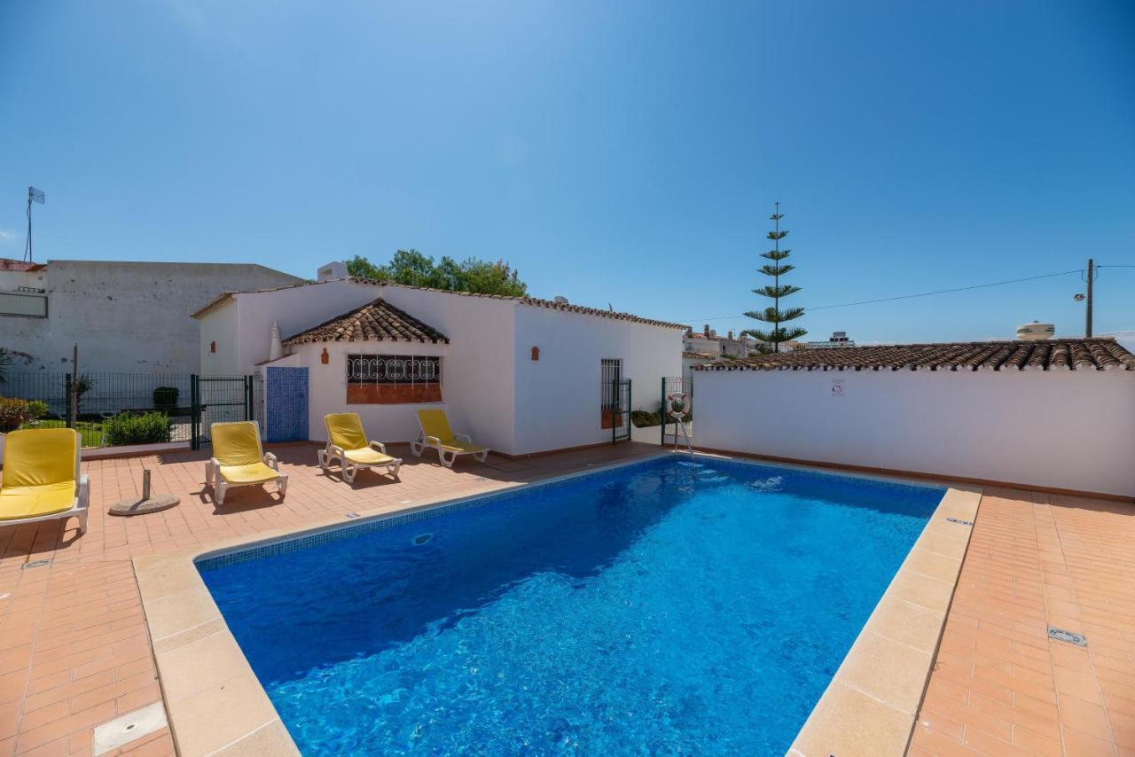 Oura Family House