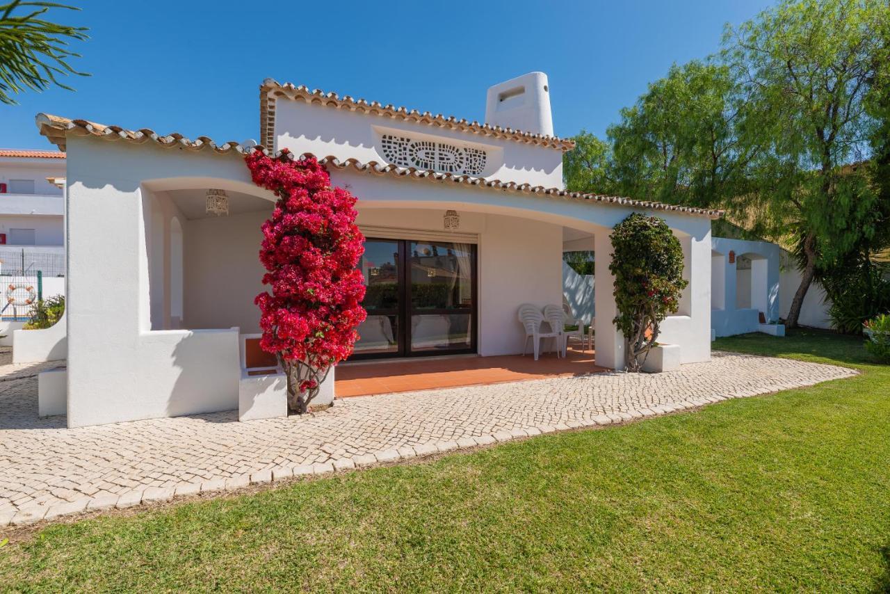 Oura Family House