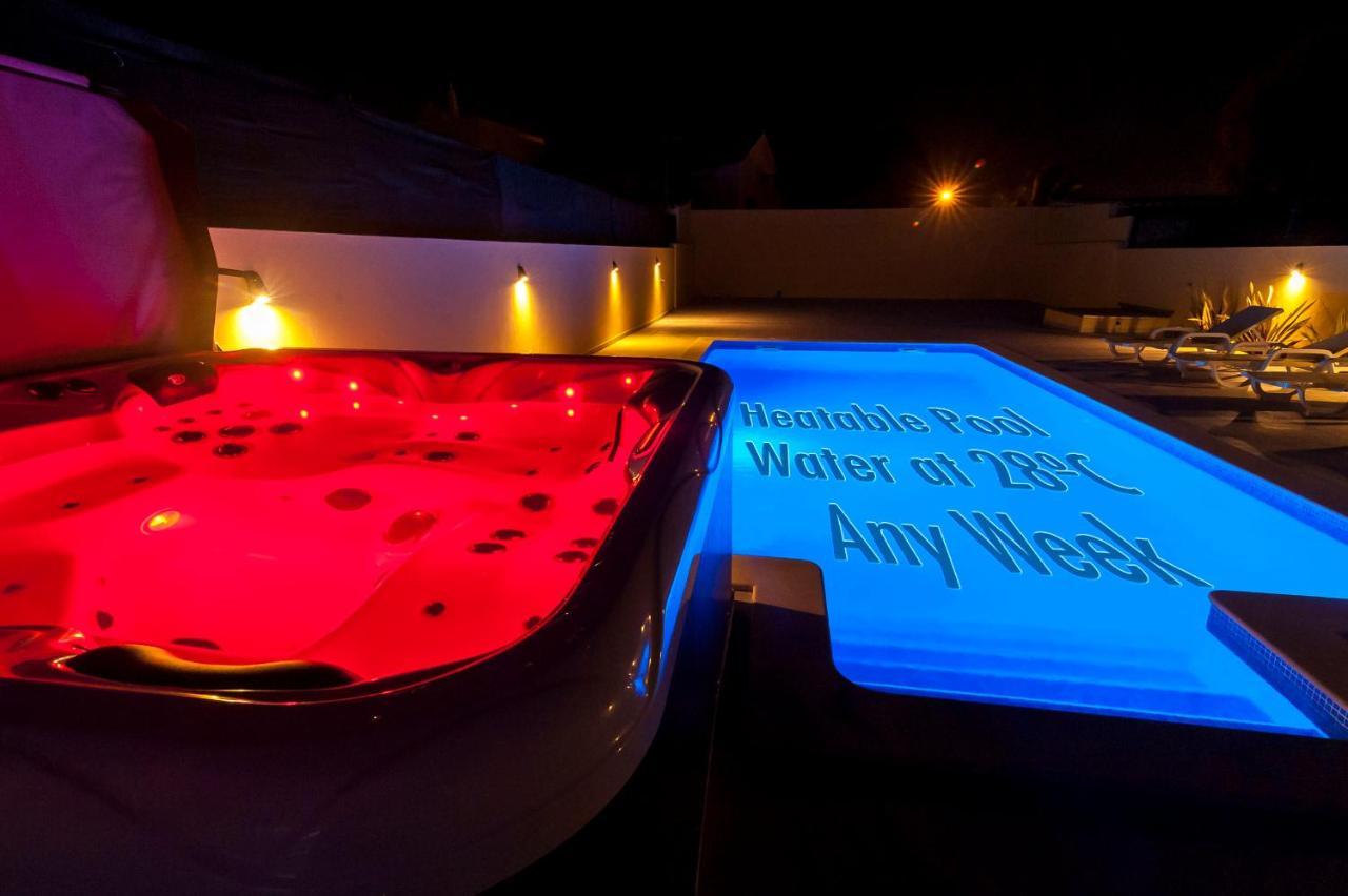 Aqua-jacuzzi-heatable Pool-sauna-gym-snooker