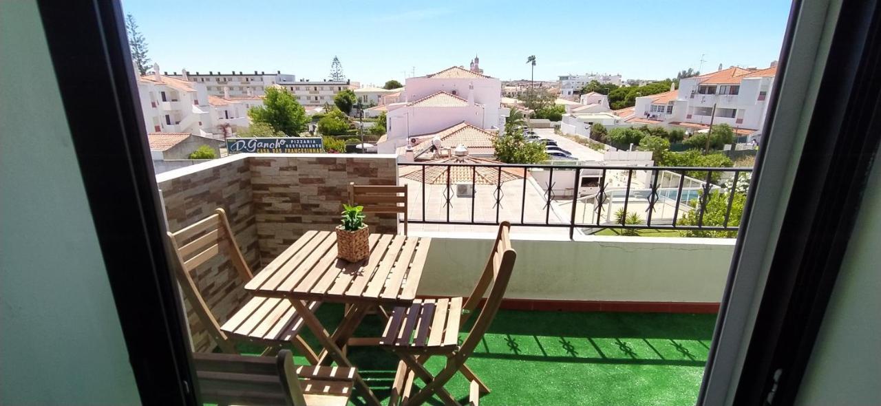 Bel Appartement: Coeur D'albufeira Près De Oura *